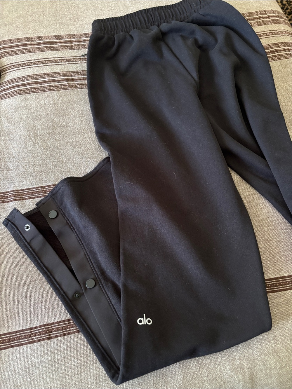 ALO Yoga Black Snap-Detail Track Pants - Picture 3 of 3